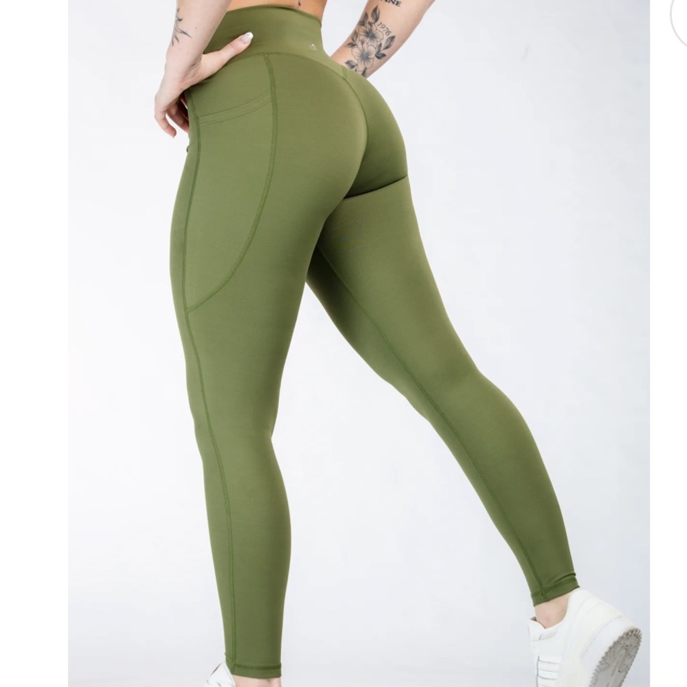 Curves N Combat
Boots leggings size L